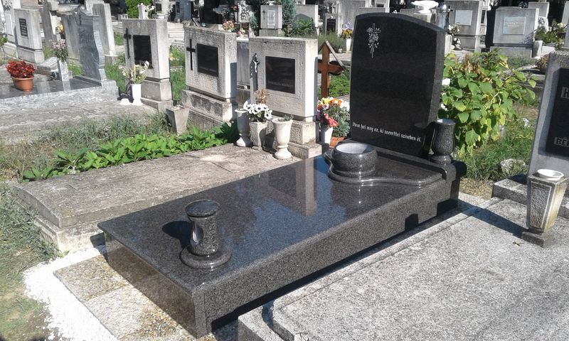 Egyszemélyes gránit síremlékek - Balázsgránit