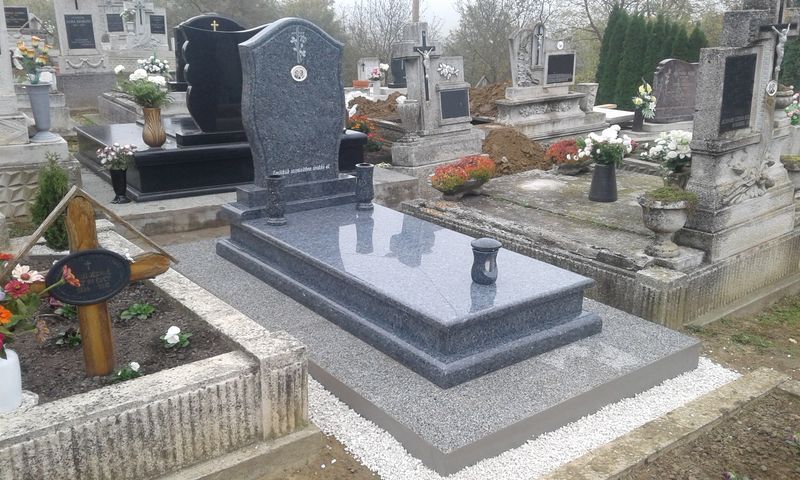 Egyszemélyes gránit síremlékek - Balázsgránit