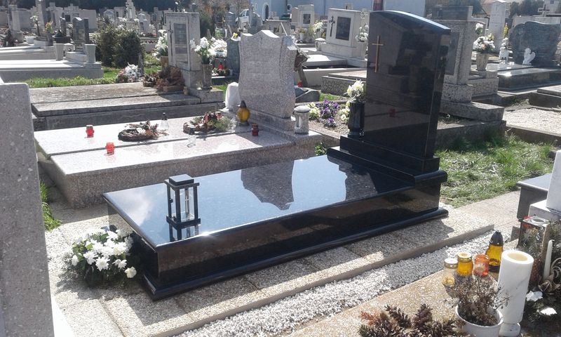 Egyszemélyes gránit síremlékek - Balázsgránit