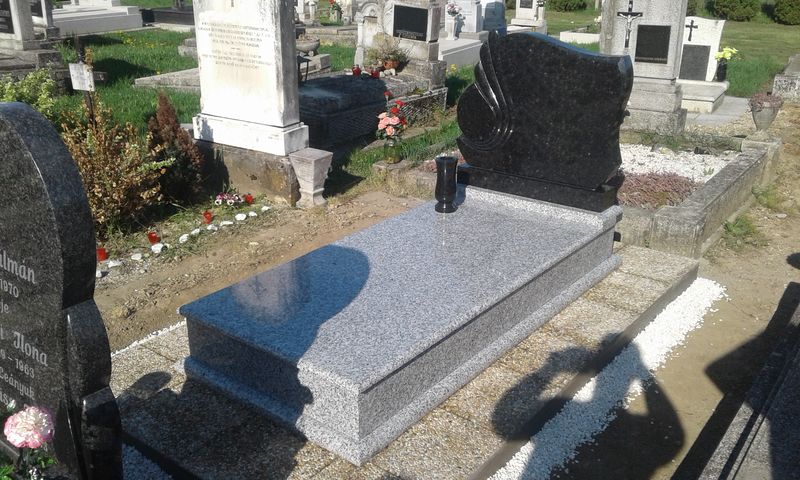 Egyszemélyes gránit síremlékek - Balázsgránit