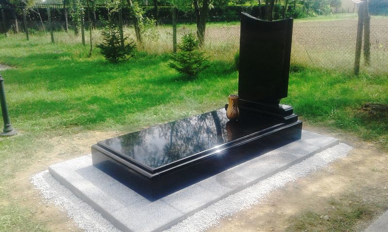 Egyszemélyes gránit síremlékek - Balázsgránit