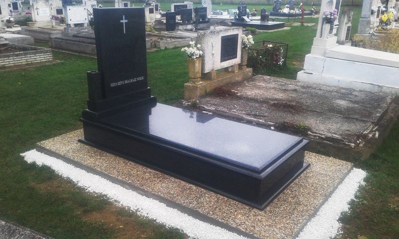 Egyszemélyes gránit síremlékek - Balázsgránit