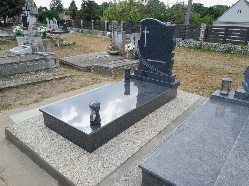 Egyszemélyes gránit síremlékek - Balázsgránit