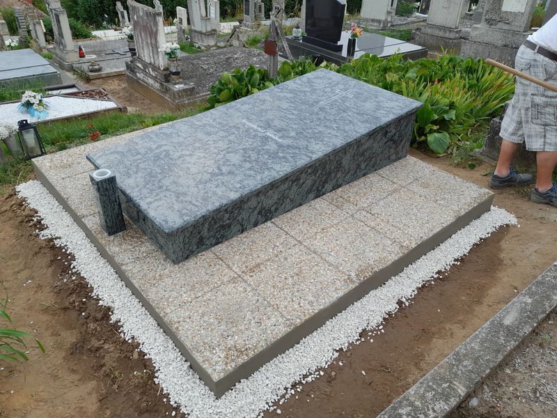 Egyszemélyes gránit síremlékek - Balázsgránit