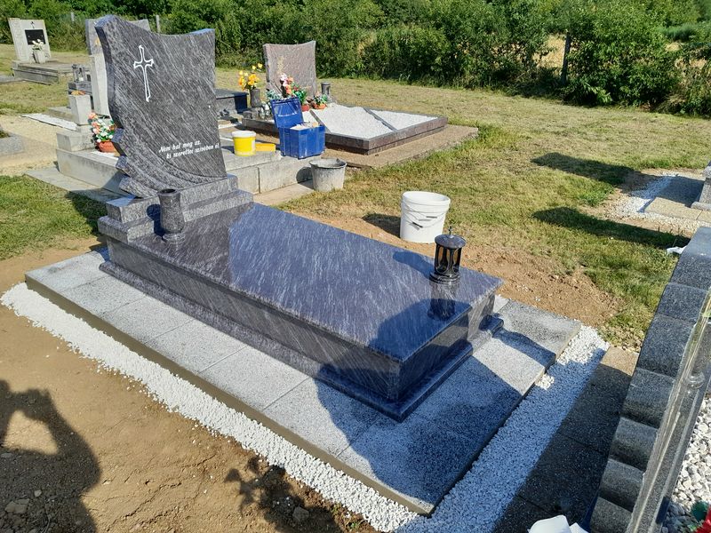 Egyszemélyes gránit síremlékek - Balázsgránit