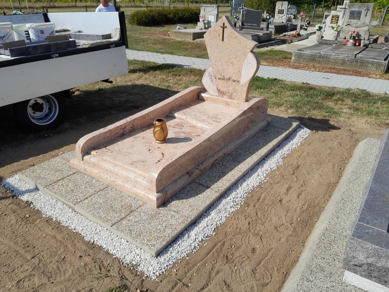 Egyszemélyes gránit síremlékek - Balázsgránit