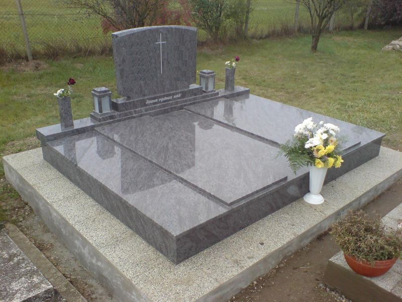 Háromszemélyes gránit síremlékek - Balázsgránit