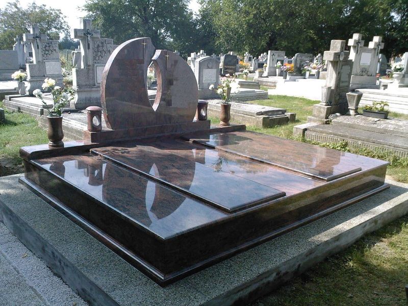 Háromszemélyes gránit síremlékek - Balázsgránit