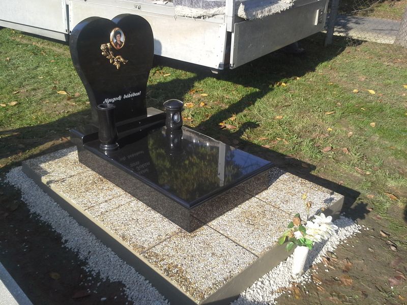 Gránit urnasírok - Balázsgránit