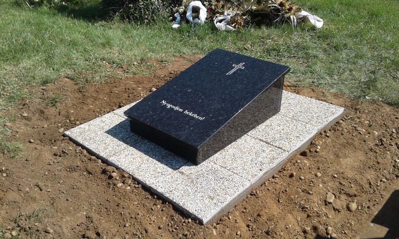 Gránit urnasírok - Balázsgránit