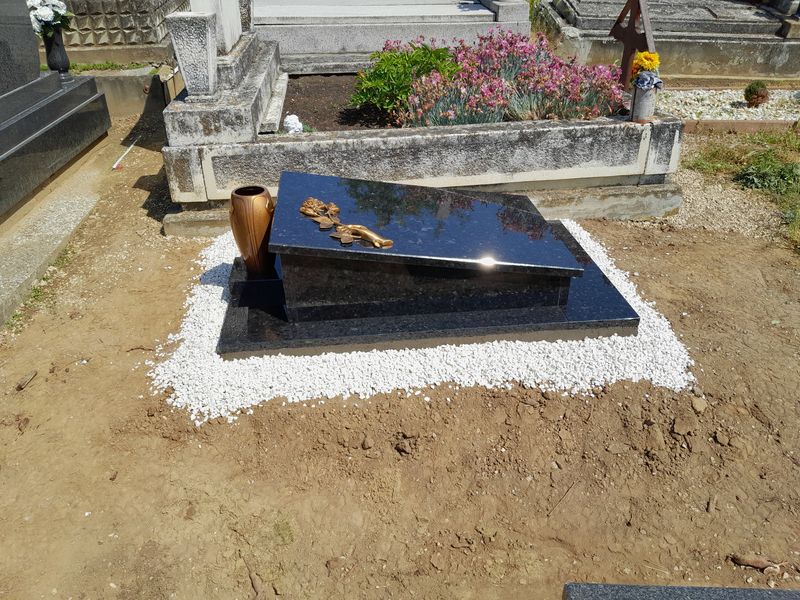 Gránit urnasírok - Balázsgránit