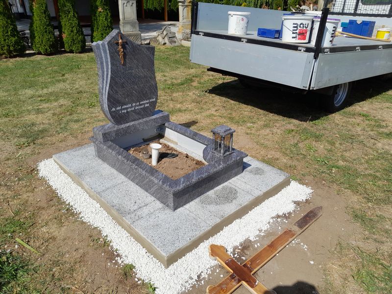 Gránit urnasírok - Balázsgránit